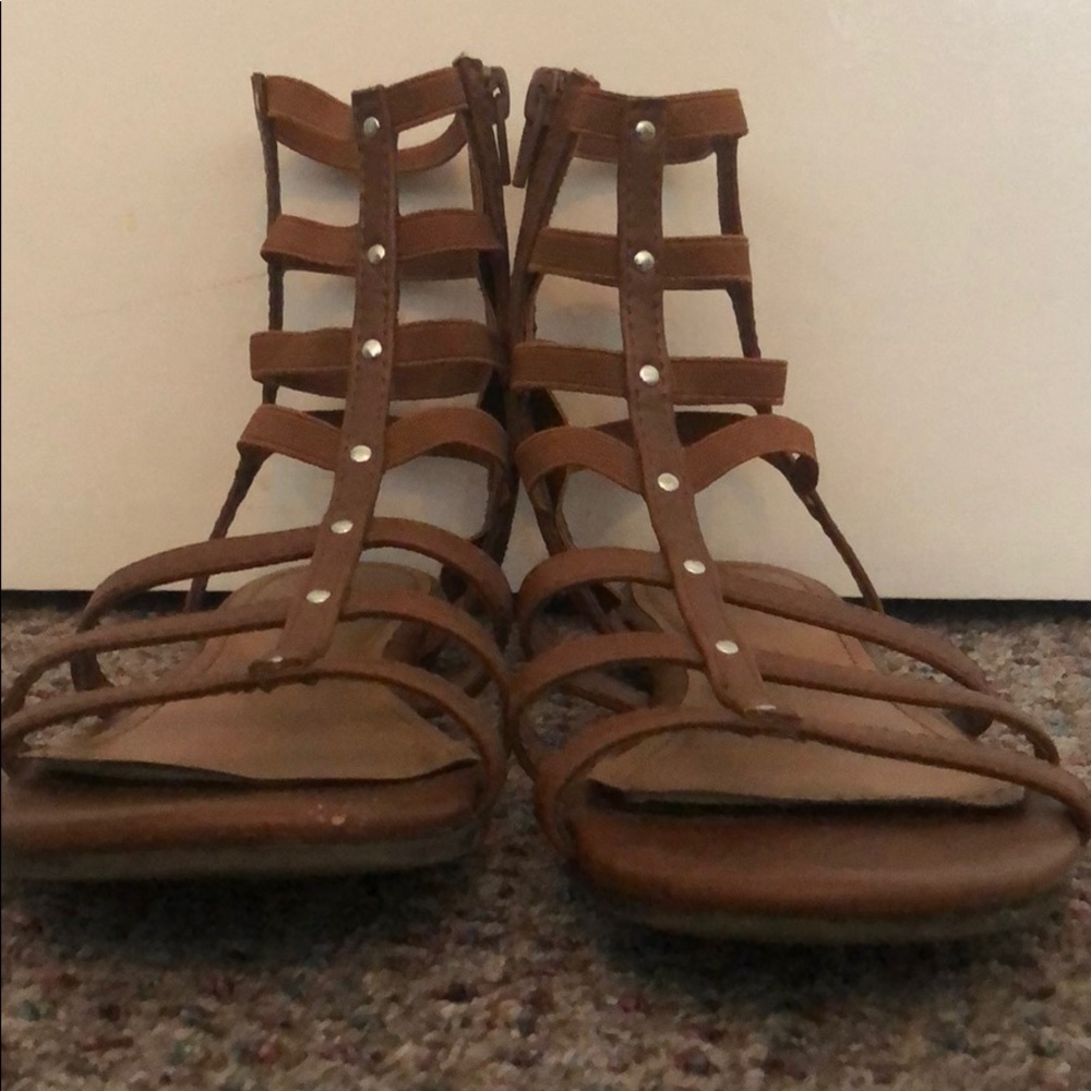 Ankle sandals with small silver details